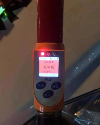 外賣小哥醉駕電動車不聽勸，竟揮拳相向阻礙執(zhí)法？后果很嚴(yán)重！酒精檢測儀揭真相